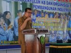 Pokja BKKBN Bengkulu Ketua Pokja 8, BKKBN Bengkulu, Zaini memberikan sambutan pada acara sosialisasi dan edukasi masyarakat agar program KB dapat dijadikan sebagai kebutuhan keluarga.(Foto HB/Idris)
