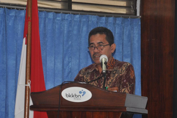 Ketua Kelompok Kerja GenRe BKKBN Bengkulu, Edi Sofyan saat membuka acara Workshop parenting 1001 cara bicara pemuda untuk memberikan pelatihan kepada para kader BKR dan PKB.(Foto HB/Idris)