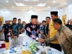 Gubernur Bengkulu, Rohidin Mersyah didampingi Kepala Dinas Kelautan dan Perikanan (DKP) Bengkulu, Syafriandi bersilaturahmi dengan para petambak di Bengkulu, di Balai Raya Semarak.(Foto/Ist)