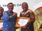 Bupat Mian Terima Penghargaan BKKBN Bupati Bengkulu Utara, Mian menerima penghargaan Best Practice dari BKKBN Pusat karena menggunakan data perbaikan tahun 2023 dalam melaksanakan berbagai program pembangunan di kabupaten tersebut.(Foto/Ist)