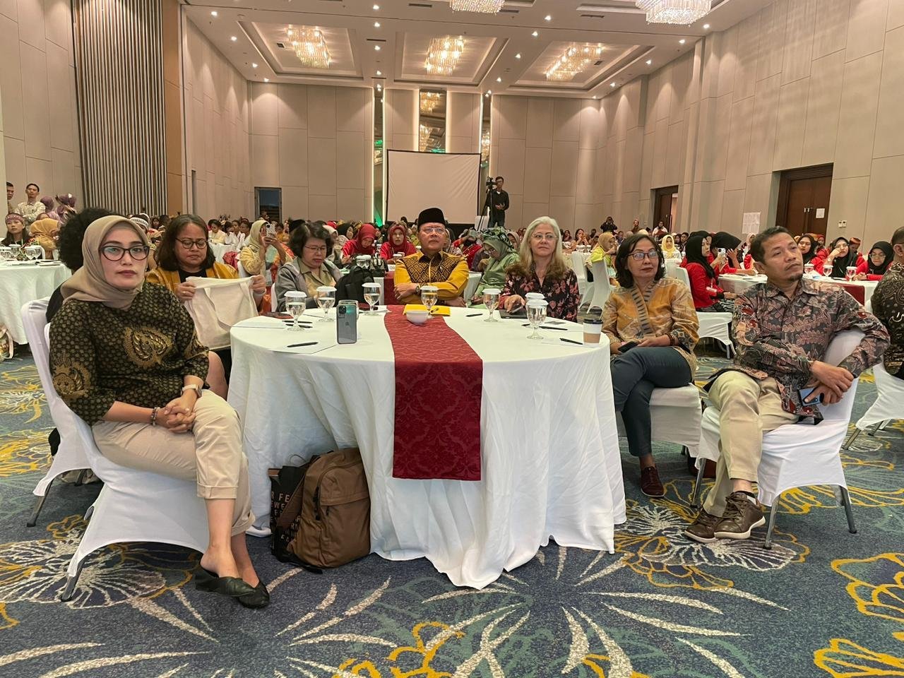 diskus ihutan Gubernur Bengkulu Gubernur Bengkulu, Rohidin Mersyah saat menjadi nara sumber dalam Talkshow Konferensi dan Kongres Perempuan Penjaga Hutan.(Foto/Ist)