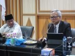 Wagub Diskusi Stunting Sekretaris Utama (Sestama) BKKBN Pusat, Tavif Agus Rayanto (kanan) dan Wagub Bengkulu, Rosjonsyah pada acara diskusi strategis percepatan penurunan stunting di Provinsi Bengkulu pada tahun 2024.(Foto HB/Idris)