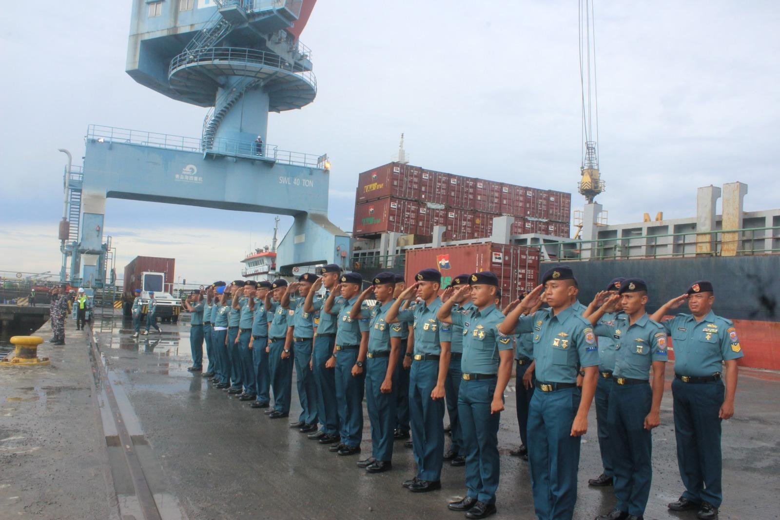 Pangkalan TNI Angkatan Laut (Lanal) Bengkulu menyambut kedatangan KRI KURAU di dermaga Pelindo II Pulau Baai, Kota Bengkulu.(Foto/Ist)