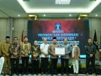 Gubernur Bengkulu, Rohidin Mersyah foto bersama bupati, pj Wali Kota Bengkulu dan beberapa wakil bupati usai menjadi kaynote speaker pada acara sosialisasi Promosi dan Diseminasi Indikasi Geografis.(Foto/Ist)