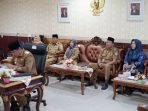 Wakil Gubernur Bengkulu, Rosjonsyah memimpin rapat Forum Konsolidasi Nasional (Forkonas) dalam upaya percepatan penanggulangan penghapusan kemiskinan ekstrem (PPKE) di Bengkulu.(Foto/Ist)