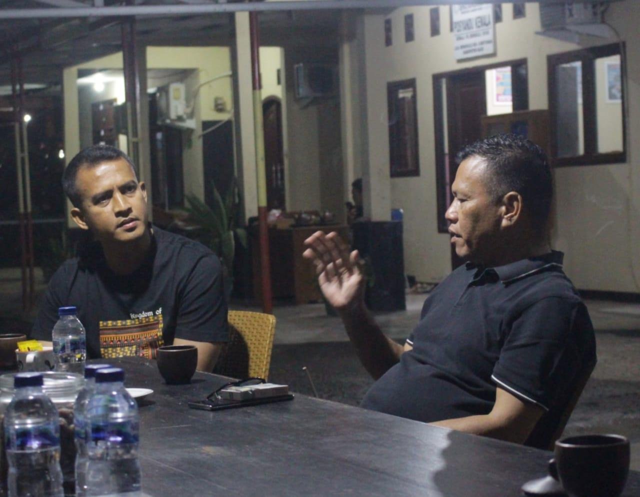 Kapolres Kaur dan Zamhari Kepala BKKBN Bengkulu, Zamhari bersilaturahmi dengan Kapolres Kaur AKBP Eko Budiman terkait penurunan kasus stunting di daerah ini.(Foto HB/Idris)