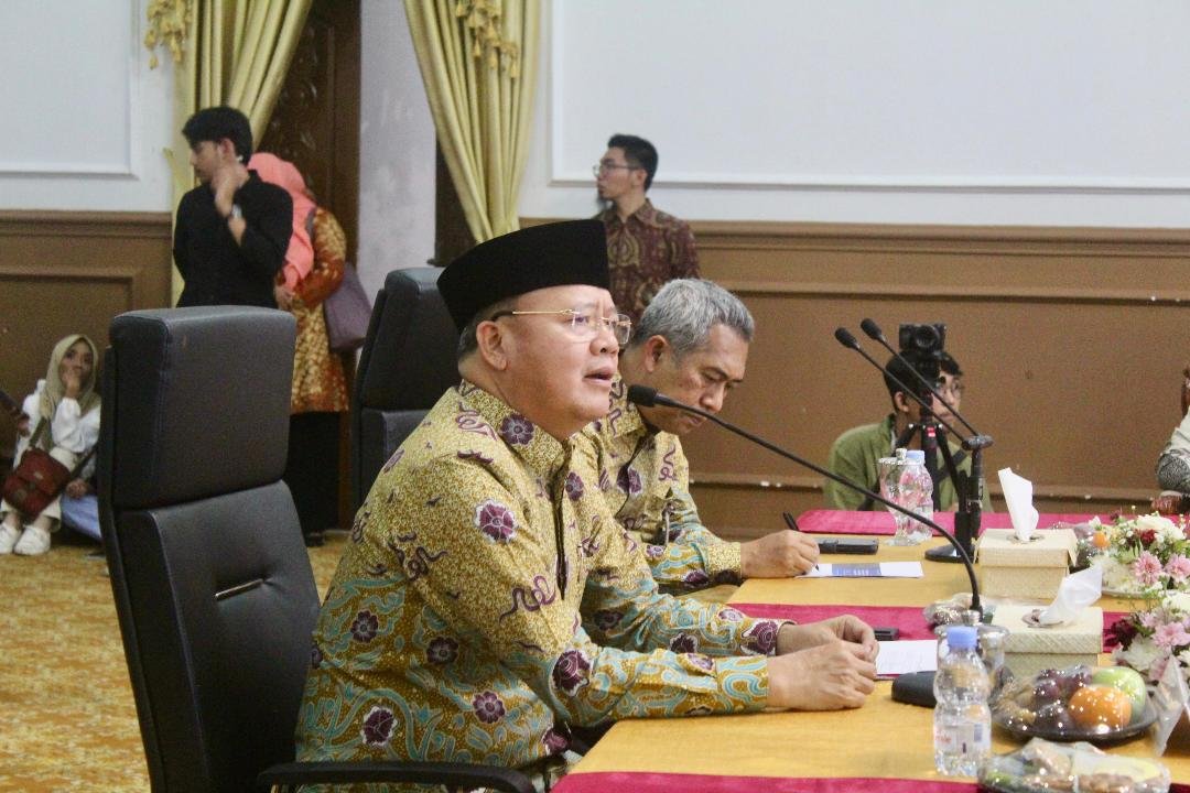 Gubernur Bengkulu, Rohidin Mersyah bersama Kepala Perwakilan Bank Indonesia Bengkulu, Darjana memimpin rakor tim pengendali inflasi daerah membahas inflasi beras.(Foto/MC Pemprov Bengkulu)