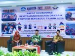 Asisten II Pemprov Bengkulu, Nandar Munadi (tengah) saat membuka rakor revitalisasi bahasa daerah Provinsi Bengkulu.(Foto/Ist)