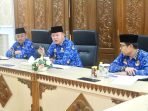 Pimpin Rapat Bangun Auning Pedagang Gubernur Bengkulu, Rohidin Mersyah pimpin rapat koordinasi dengan Dinas Pariwista Bengkulu persiapan pembangunan auning pedagang di Pantai Panjang, Kota Bengkulu.(Foto/Pemprov Bengkulu)