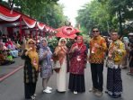 Kepala Dispar Bengkulu, Murlin Hanizar dan tim ikut pawai memeriahkan HUT Dekranas ke-44 tahun 2024, di Solo, Jawa Tengah.(Foto/Pemprov Bengkulu)