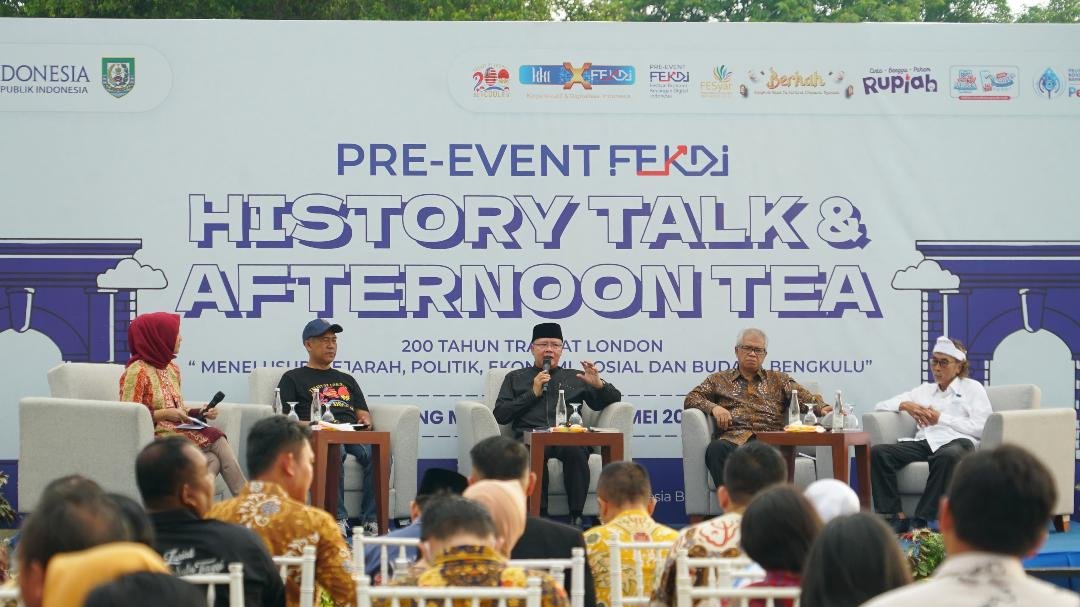 Gubernur Bengkulu menjadi nara sumber pada acara peringatan 200 Tahun Traktat London, di Bengkulu, Minggu (5/5/2024).(Foto/Pemprov Bengkulu)