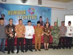 Bupati Lebong Kopli Ansoti, Wabub Fachrurozi, Kepala BKKBN Bengkulu, Zamhari dan, Sekda Lebong, Mustarani Abidin dan unsur Forkopimda setempat foto bersama usai rapat tembuk stunting.(Foto HB/Idris)