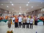 Sekdaprov Bengkulu, Isnan Fajri foto bersama usai membuka sosialisasi Peningkatan Kapasitas dan Kualitas Pendidikan Perempuan dalam Membentuk Karakter Keluarga, di Bengkulu, Rabu (8/5/2924) lalu.(Foto/Pemprov Bengkulu)