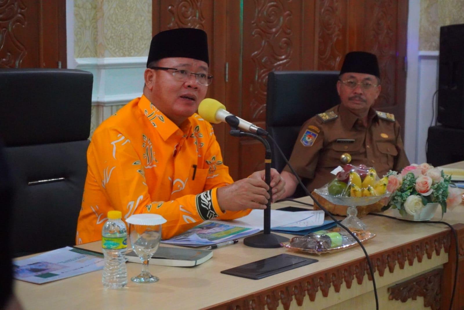Gubernur Bengkulu Rohidin Mersyah didampingi Asisten II Raden Ahmad Deni memimpin rapat koordinasi persiapan pelaksanaan Festival Tabut 2024.(Foto/Pemprov Bengkulu)
