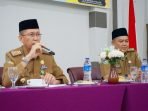 Sekda Keselamtan Kerja Sekda Bengkulu, Isnan Fajri didampingi Kadis Dinakertran Bengkulu, Syarifudin saat membuka acara sosialisasi keselamatan kerja dan kesehatan kerja (K3).(Foto/Pemprov Bengkulu)