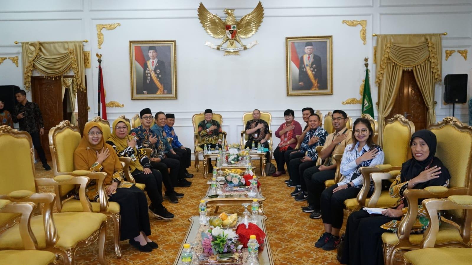 Gubernur Bengkulu menerima audensi Tim Badan Riset dan Inovasi Nasional (BRIN) di Balai Raya Semarak Bengkulu, terkait pembentukan Badan Riset dan Inovasi Daerah (BRIDA) di Bengkulu, Kamis 25 Juli 2024.(Foto : Humas Pemprov Bengkulu)