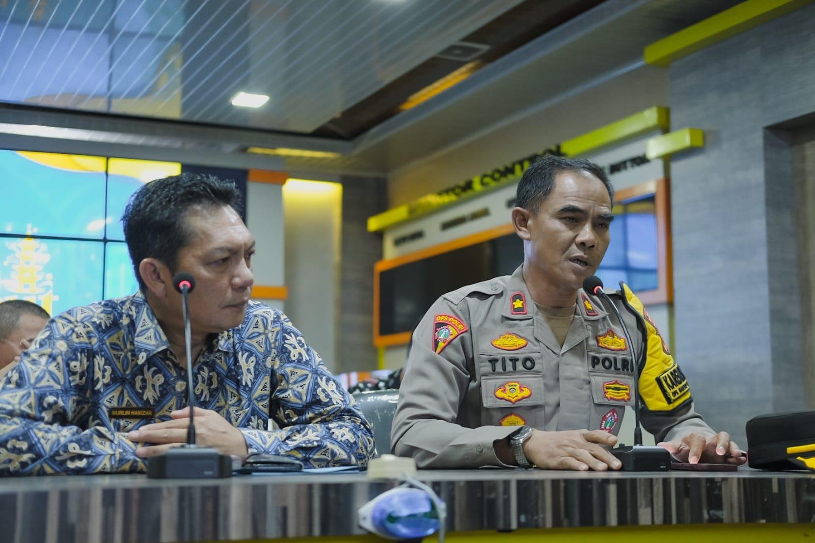 Dispar Gelar Jumpa Pers Kepala Dispar Provinsi Bengkulu, Murlinn Hanizar disampingi pejabat dari Polresta Bengkulu, Kompol Tito menggelar jumpa pers terkait persiapan pelaksanaan Fesvibal Tabut 2024.(Foto/Pemprov Bengkulu)