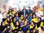 Gubernur Bengkulu dan Ketua Komisi II DPR-RI foto bersama mahasiswa dan masyarakat pada acara naobar Film Lafran di Cinema BIM Bengkulu, Minggu tanggal 21 Juli 2024.(Foto : Humas Pemprov Bengkulu)