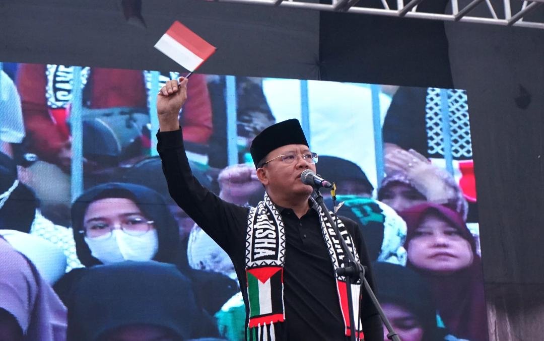 Gubernur Bengkulu Hadir acara Donasi Paletinas Gubernur Bengkulu Rohidin Mersyah menghadiri acara suara kemanusian untuk penggalangan dana masyarakat Palestina di Kampus Universitas Muhammadiyah Bengkulu (UMB), Sabtu 27 Juli 2024.(Foto/Humas Pemprov Bengkulu)