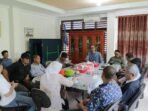 Ketua PWI Bengkulu, Marsal Abadi dan Sekretaris Siwo, Suherdi memimpin rapat persiapan keberangkatan Tim Porwanas PWI Bengkulu ke Porwanas Banjarmasin, Kalsel Agustus mendatang.(Foto/Dokumen)