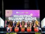 Buka Acara Final Bujang Gading Bengkulu Gubernur Bengkulu, Rohidin Mersyah dan anggota Forkompinda bersama-sama menabuh dol pada acara pembukan Final Bujang Gadis Bengkulu Tahun 2024, di halaman Balai Raya Semarak, Minggu 4 Agustus 2024 malam. (Foto-Humas Pemprov Bengkulu)