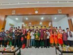 Gubernur Bengkulu Rohidin Mersnyah foto bersama dengan para peserta musyawarah GEMUJA BSA Bengkulu, bertempat Bapelkses Bengkulu, Sabtu 10 Agustus 2024.(Foto-Humas Pemprov Bengkulu)