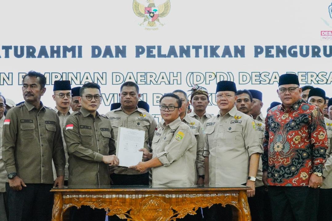 Pelantikan Pengurus Desa Bersatu Provinsi Bengkulu, di Balai Raya Semarak Bengkulu, pekan lalu.(Foto- Humas Pemprov Bengkulu)