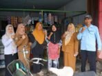 Sosialisasi BPJS Gratis Pegawai Dinkes Bengkulu melakukan sosialisasi program BPJS gratis kepada masyarakat di sejumlah kecamatan di provinsi ini, pekan ini.(Foto-Humas Pemprov Bengkulu)