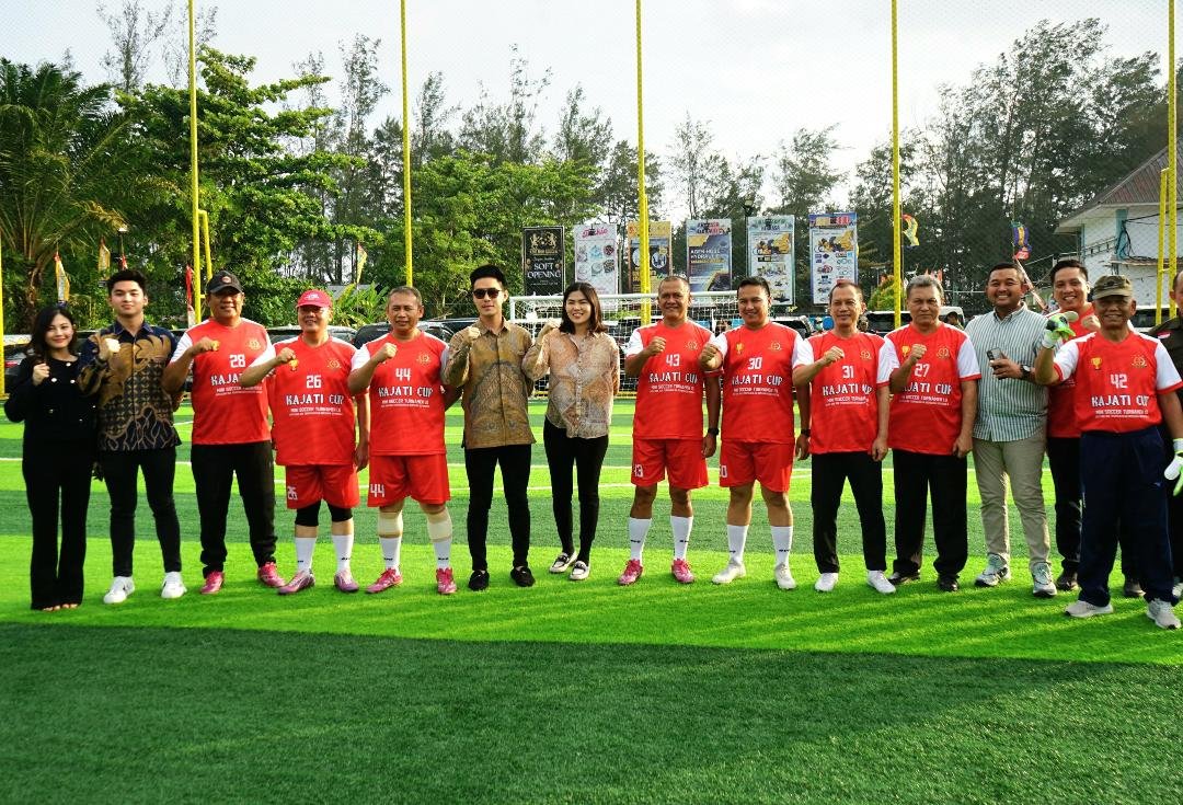 Tim Forkopimda Bengkulu Tim Forkopimda Bengkulu foto bersama usai pembukaan Kajati Cup 2024, di lapangan mini Pantai Panjang, Kota Bengkulu, Jumat 30 Agusutus 2024.(Foto-Humas Pemprov Bengkulu)