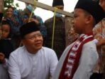 Hapal Alquran Gubernur Bengkulu, Rohidin Mersyah dialog dengan seorang anak penghapal Al'quran, Kamis 18 September 2024.(Foto-Humas Pemprov Bengkulu)