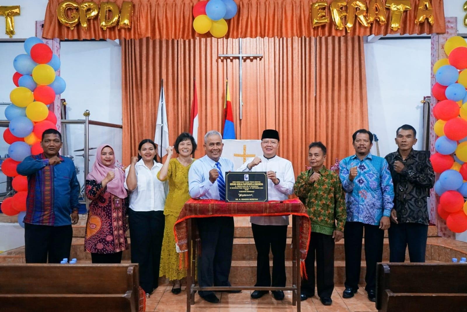 Gubernur Bengkulu Rohidin Mersyah hadiri penandatangan prasasti peresmian Gereja Pentakosta di Indonesia, Minggu 22 September 2024.(Foto-Humas Pemprov Bengkulu)