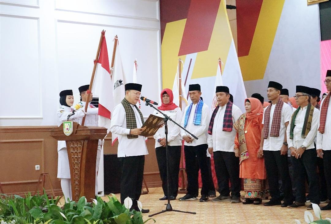 Gubernur Bengkulu, Rohidin Mersyah kukuhkan Pengurus Gemuja BSA Bengkulu masa bakti 2024-2029, di Balai Raya Semarak Bengkulu, Minggu 22 September 2024.(Foto-Humas Pemprov Bengkulu)
