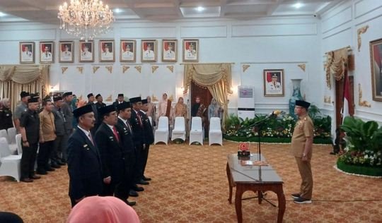 Gubernur Bengkulu, Rohidin Mersyah melantik lima pjk bupati di Bengkulu, bertempat di Balai Raya Semarak, Selasa 24 September 2024.(Foto-RB)