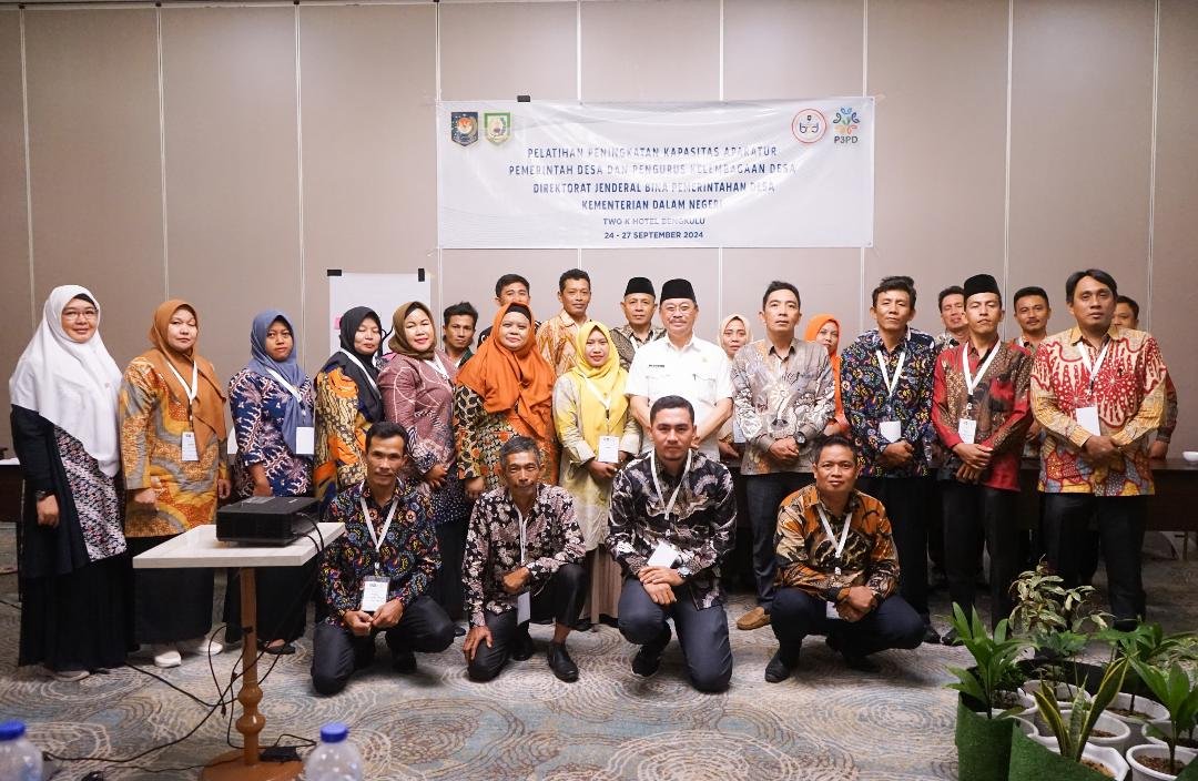 pelatihan aparat desa Puluhan aparatur desa di Bengkulu mengukuti pelatihan untuk mendukung program pembangunan nasional secara berkelanjutan, Rabu 25 September 2024.(Foto-Humas Pemprov Bengkulu)