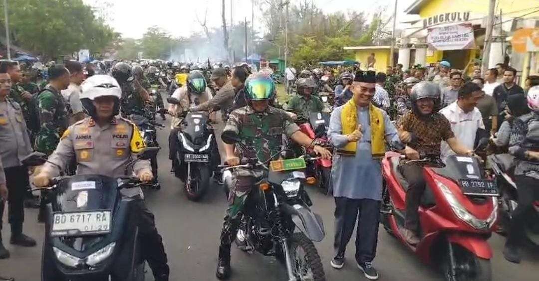 Korem 041 Gamas Bengkulu menggelar ngopi dan bersepada bersama dalam rangka deklarasi Pilkada Serentak 2024 berlangsung aman dan damai, Sabtu 28 September 2024.(Foto-RRI Bengkulu)