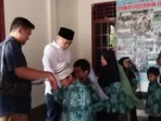 Balon Bupati Benteng, Rachmat Riyanto didamping putranya Gilang memberikan bantuan uang tunai dan sembako pada dua panti asuhan di Kota Bengkulu, dan sekaligus minta doa dari anak-anak panti agar diberikan kelancaran dan terpilih jadi bupati Benteng pada pilkada 2024, Minggu 8 September 2024.(Foto-Istimewah)