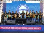 Direktur Utama Pupuk Indonesia, Rahmad Pribadi foto bersama peserta jambore MAKMUR