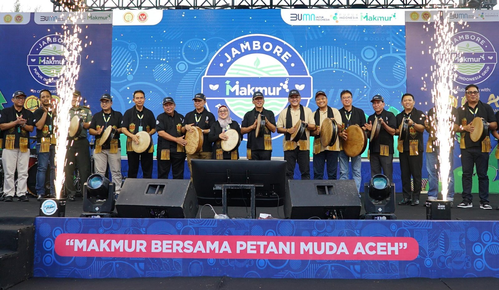 Direktur Utama Pupuk Indonesia, Rahmad Pribadi foto bersama peserta jambore MAKMUR