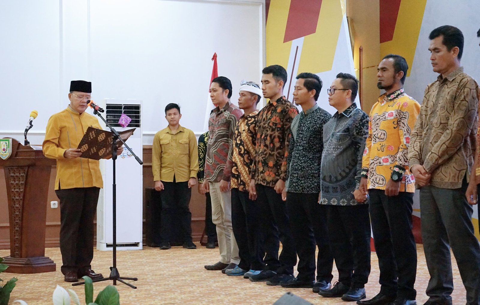 Gubernur Rohidin mengukuhkan, Para Petani Milenial yang siap berbakti dan mengembangkan pertanian modern khususnya di Bengkulu...