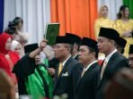Wakil Ketua Pengadilan Tinggi Bengkulu, Joni mengambil sumpah dan melantik angglota DPRD Provinsi Bengkulu masa bakti 2024-2029, Senin 2 September 2024.(Foto-Humas Pemprov Bengkulu)