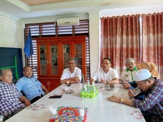 Sukatno salah seorang Dewan Penasehat PWI Bengkulu maju di Pilwakot Bengkulu 2024 bersilaturahmi dengan rekan wartawan pamit, dan mohon dukungan, Rabu 11 September 2024.(Foto-Istimewah)