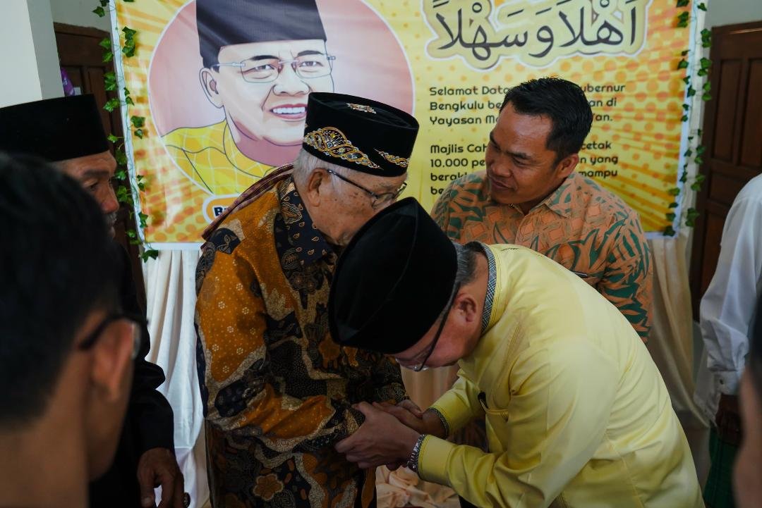 Gubernur Bengkulu Rohidin Mersyah saat mengunjung Yayasan Cahaya Alqur'an, Selasa 11 September 2024.(Foto-Humas Pemprov Bengkulu)