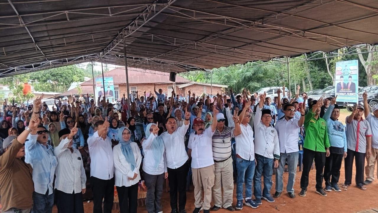 Ratusan tim pemenangan paslon bupati dan wakil bupati Benteng, Rachmat Riyanto-Tarmizi, di Kecamatan Pondok Kubang hadiri kampanye terbuka, Selasa 2 Oktober 2024.(Foto Harapanbaru-Usmin)