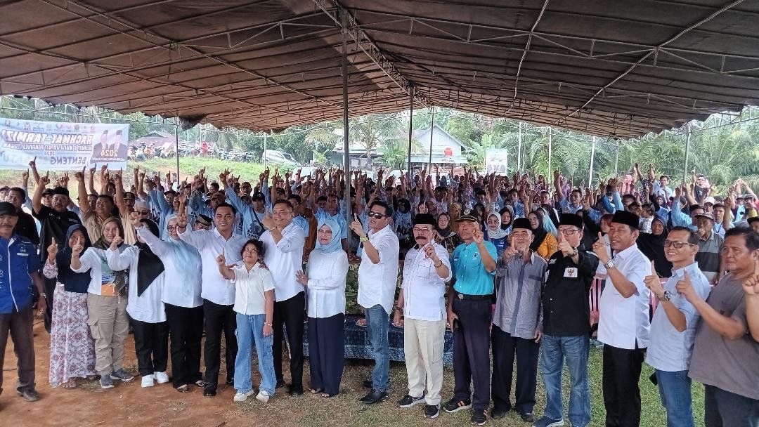 Kampanye hari ketiga paslon bupati dan wakil bupati Benteng, Rachmat Riyanto-Tarmizi di Kecamatan Pagar Jati sangat meriah dan warga dari 14 desa di kecamatan tersebut.(Foto Harapanbaru-Usmin)
