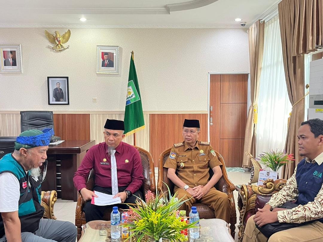 BWa Bengkulu Sekda Isnan Fajri didampinngi Kepala Biro Kersa, Feri Arnes menerima audensi Pengurus BWA Bengkulu, Senin 7 Okober 2024.(Foto-Humas Pemprov Bengkulu)