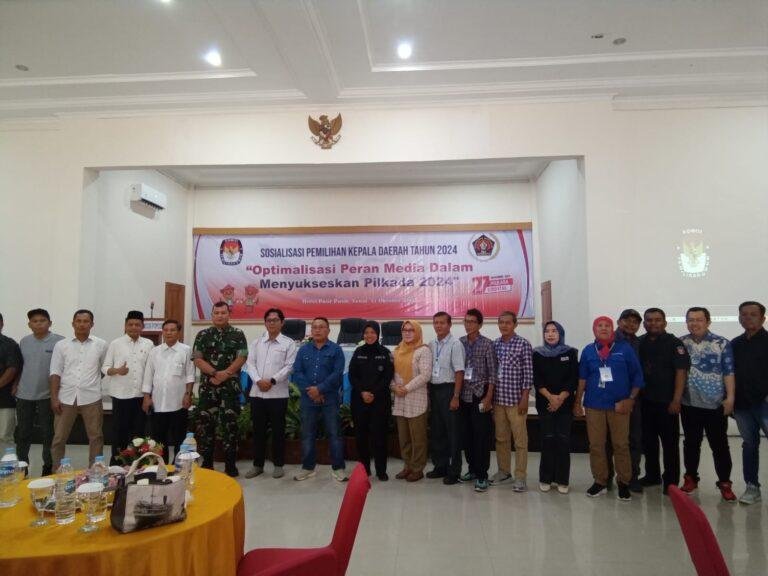 KPU Bengkulu bersinergi PWI menggelar sosialisasi pilkada serentak 2024, diikuti puluhan jurnalis di Bengkulu, Senin 21 Oktober 2024.(Foto-Istimewah)