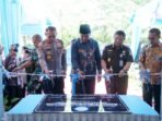 Resmikan Kantor Plt Gubernur Bengulu, Rosjinsyah didampingi pejabat dari Forkopimda setempat mereskimkan kantor Media Online Tribunbengkulu.com, Kamis 24 Oktober 2024.(Foto-Humas Pemprov Bengkulu)