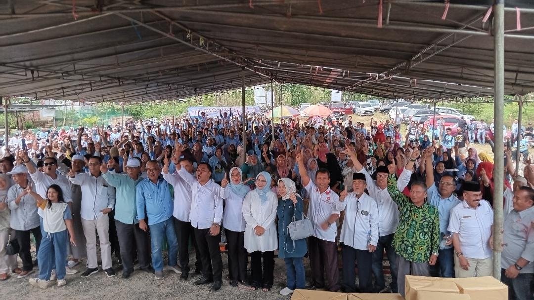 Ratusan masyarakat Kecamatan Tabah Penanjung, Bengkulu Tengah hadiri kampanye tatap muka paslon bupati dan wakil bupati Benteng, Rachmat Riyanto-Tarmizi di Desa Lubuk Sini, Kamis 24 Oktober 2024.(Foto Harapanbaru.news-Usmin)