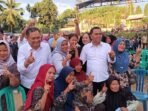 Paslon Rchmat-Tarmizi Paslon Bupati dan Wakil Bupati Bengkulu Tengah, Rachmat-Riyanto foto bersama dengan para pendukung usai menggelar kampanye terbuka disalah satu kecamatan di Benteng.(Foto Harapanbaru.news/Usmin)