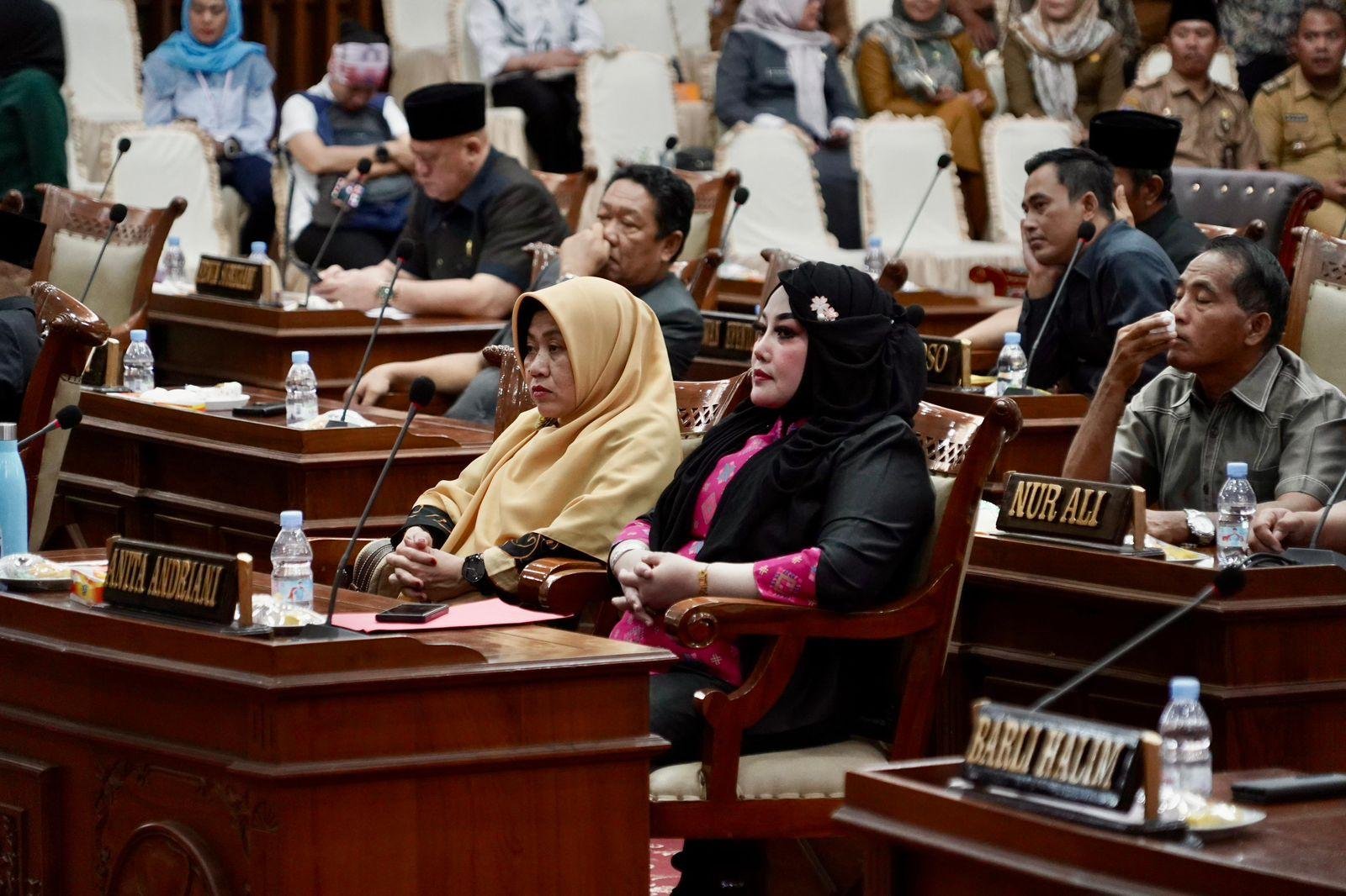 Rapat Bahas APBD 2025 DPRD Provinsi Bengkulu gelar rapat paripurna pembahasan Raperda APBD Provinsi Bengkulu tahum 2025, Selasa 5 November 20024.(Foto-Humas Pemprov Bengkulu)